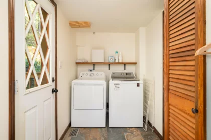 Walk-In Closet Photo of 1557 Whitesails Drive, Bowen Island, BC