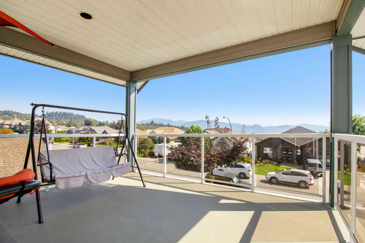 Family Room Photo of 33577 12 Avenue, Mission, BC