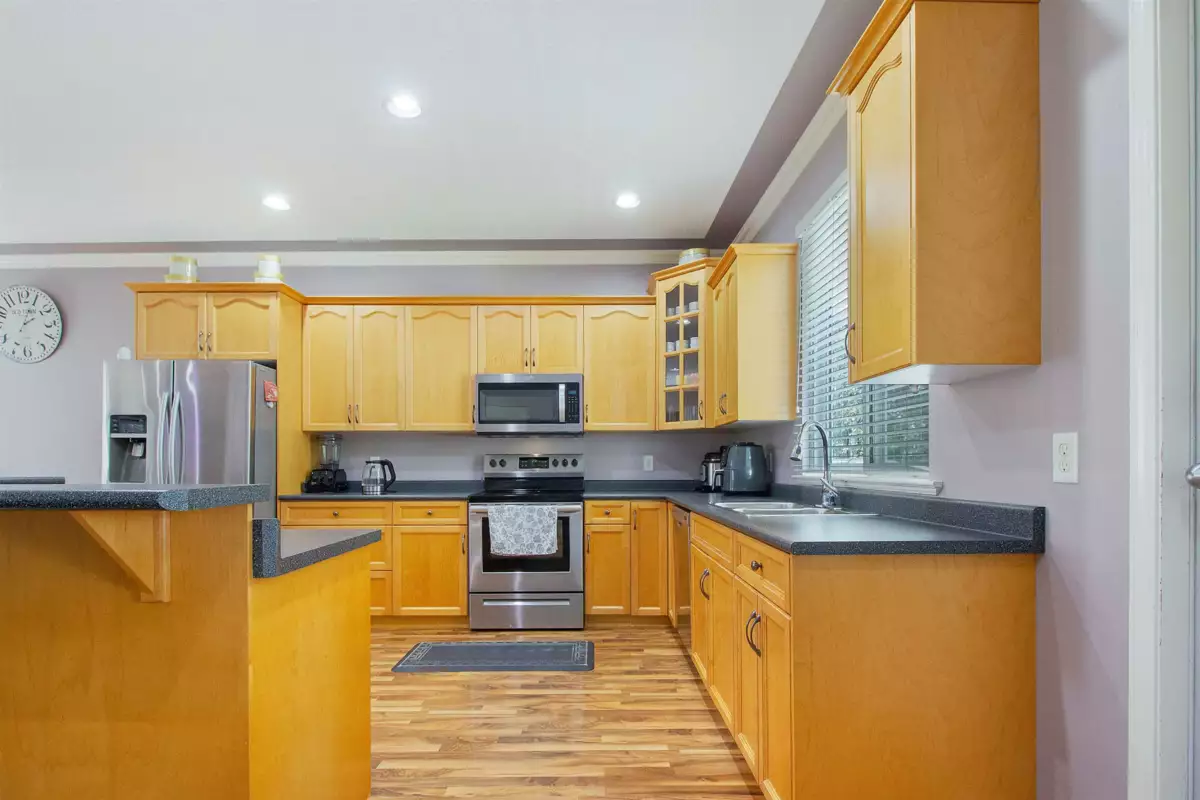 Kitchen Photo of 33577 12 Avenue, Mission, BC