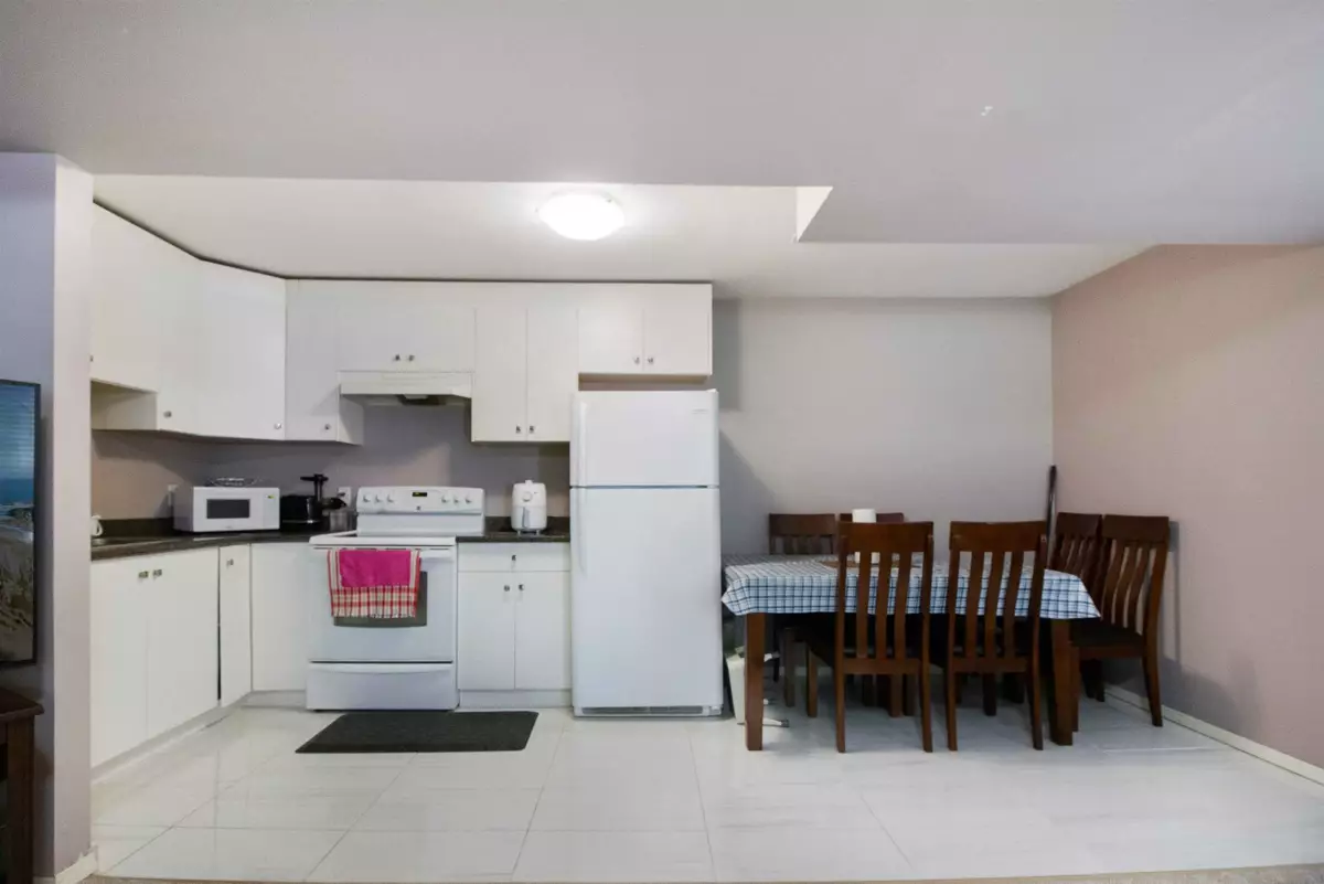 Laundry Room Photo of 33577 12 Avenue, Mission, BC