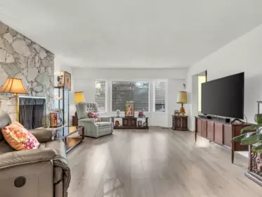 6870 6th Street, Burnaby, BC