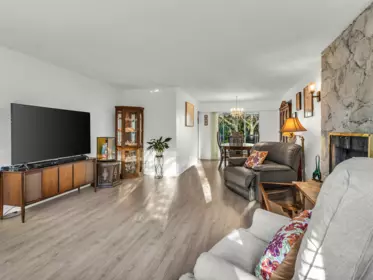 6870 6th Street, Burnaby, BC