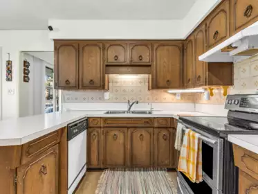 Laundry Room Photo of 6870 6th Street, Burnaby, BC