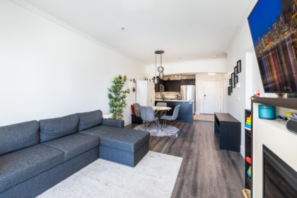 Kitchen Photo of 318 6628 120 Street, Surrey, BC