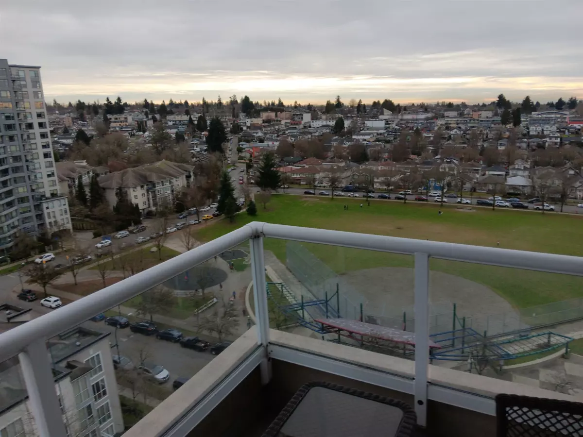 Entry Foyer Photo of 1203 5189 Gaston Street, Vancouver, BC