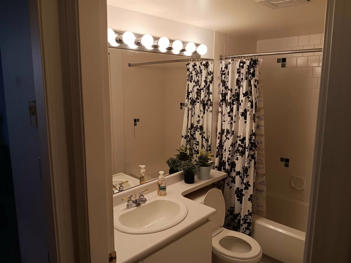 Powder Room Photo of 1203 5189 Gaston Street, Vancouver, BC