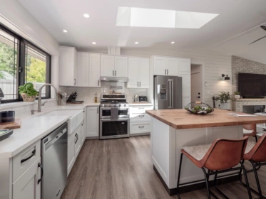 Kitchen Island Photo of 655 Dougall Road, Gibsons, BC