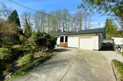 Outdoor Deck Photo of 655 Dougall Road, Gibsons, BC