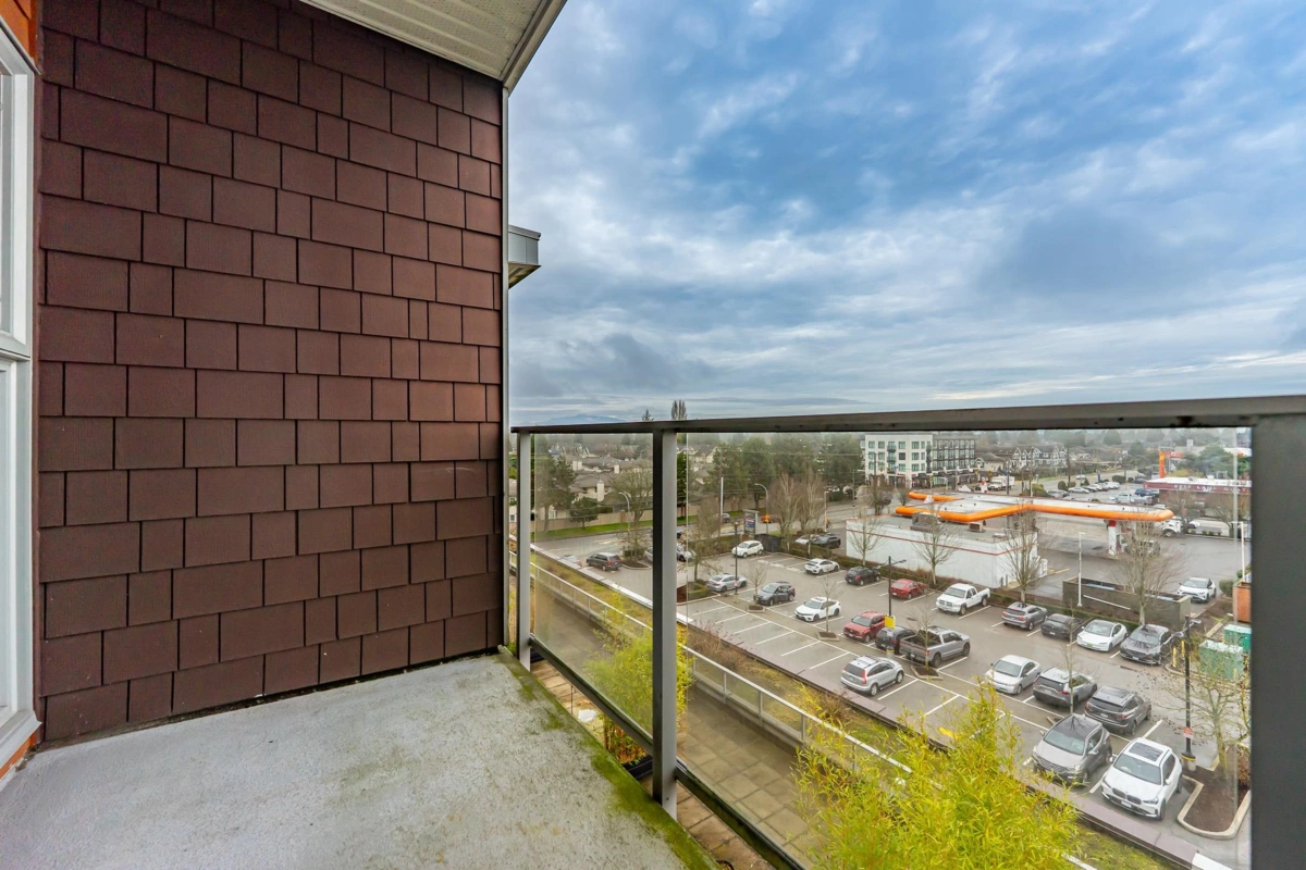 Walk-In Closet Photo of 512 10020 Dunoon Drive, Richmond, BC