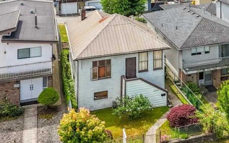 2354 E 33rd Avenue, Vancouver, BC, Collingwood VE — 2 bed single family residence for sale