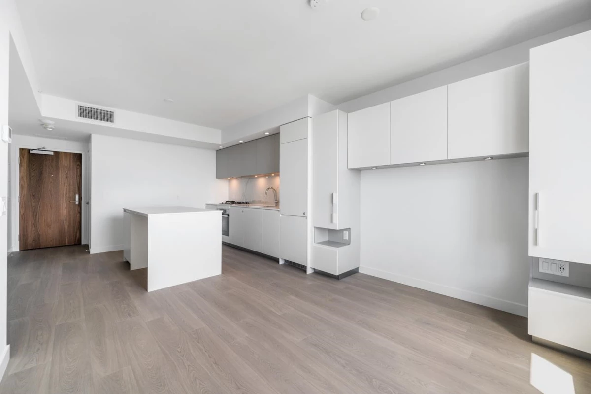 Walk-In Closet Photo of 2303 6537 Telford Avenue, Burnaby, BC