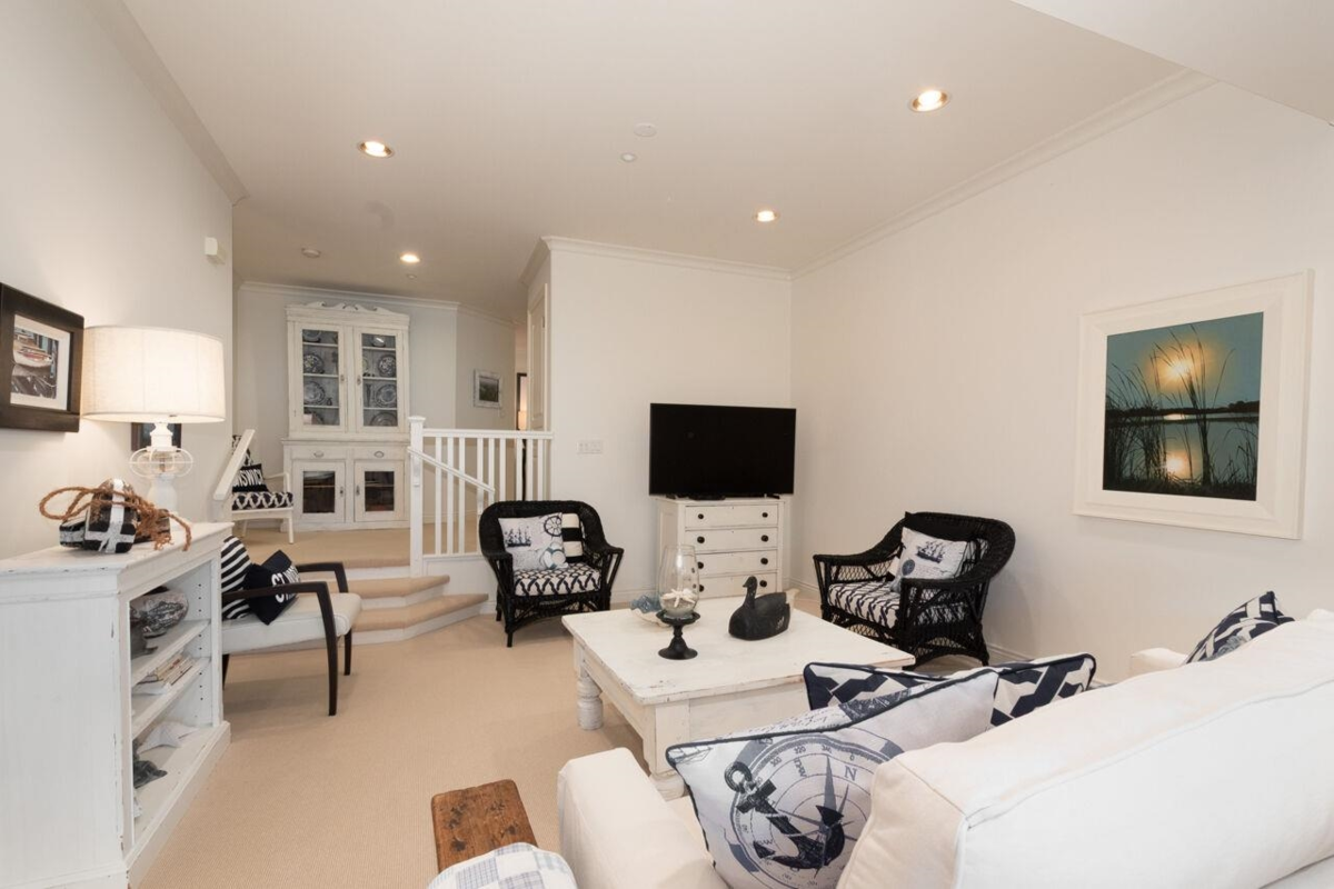 Entry Foyer Photo of 9 Beach Drive, Furry Creek, BC