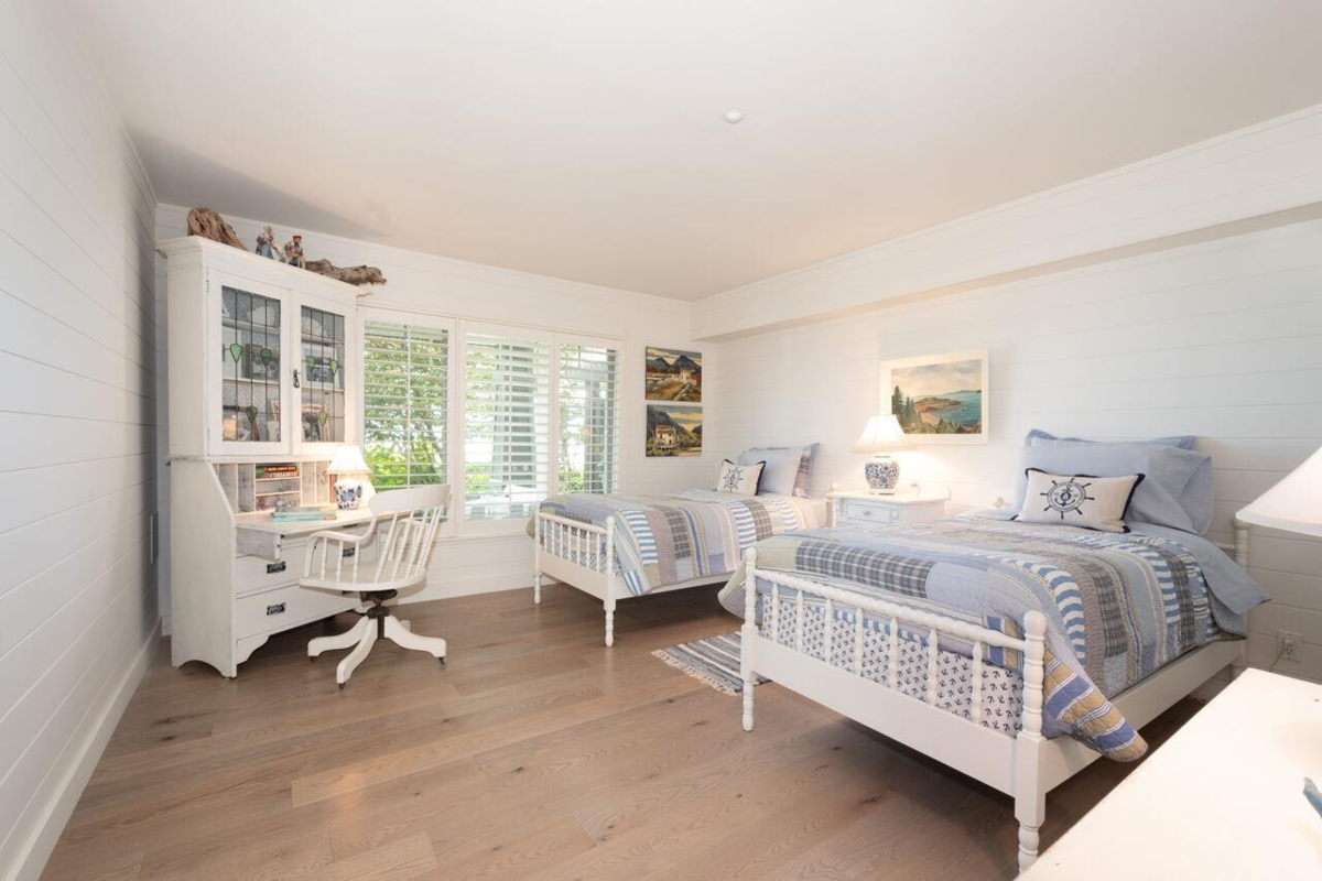 Hallway Photo of 9 Beach Drive, Furry Creek, BC