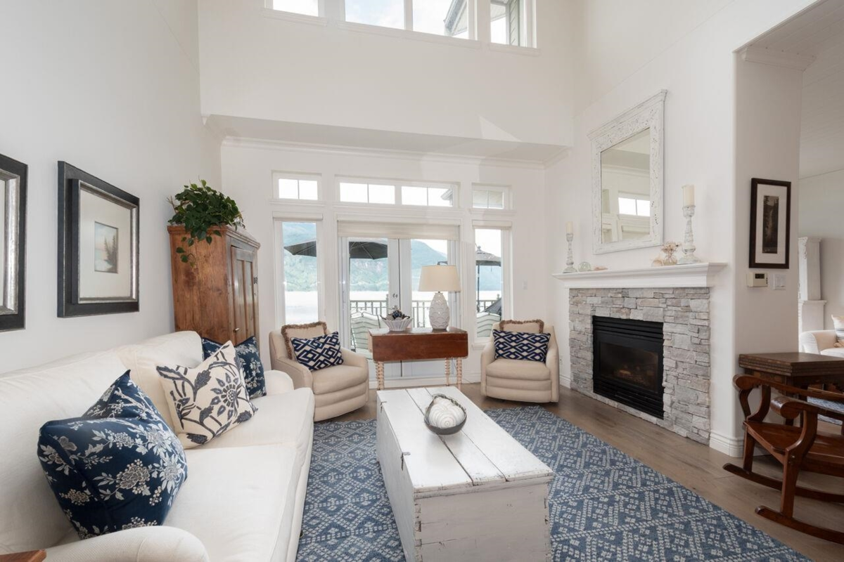 Kitchen Island Photo of 9 Beach Drive, Furry Creek, BC