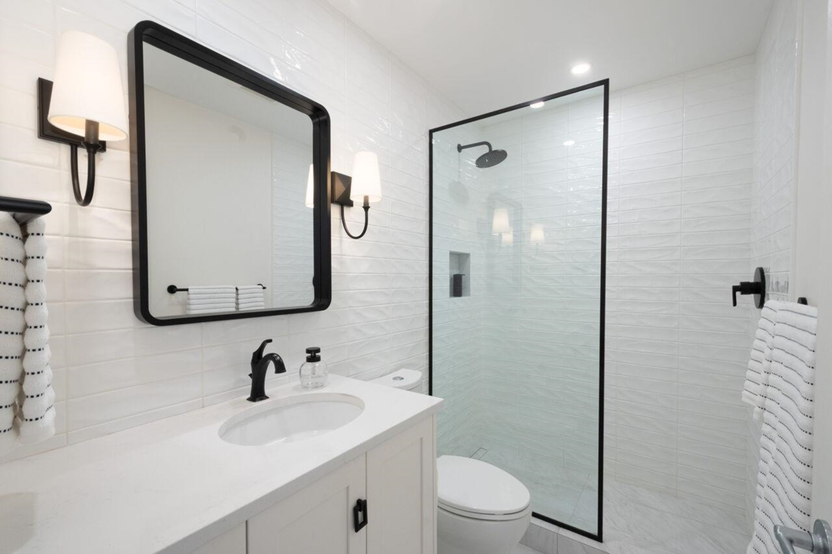 Laundry Room Photo of 9 Beach Drive, Furry Creek, BC