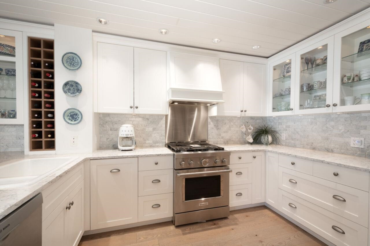 Primary Bathroom Photo of 9 Beach Drive, Furry Creek, BC