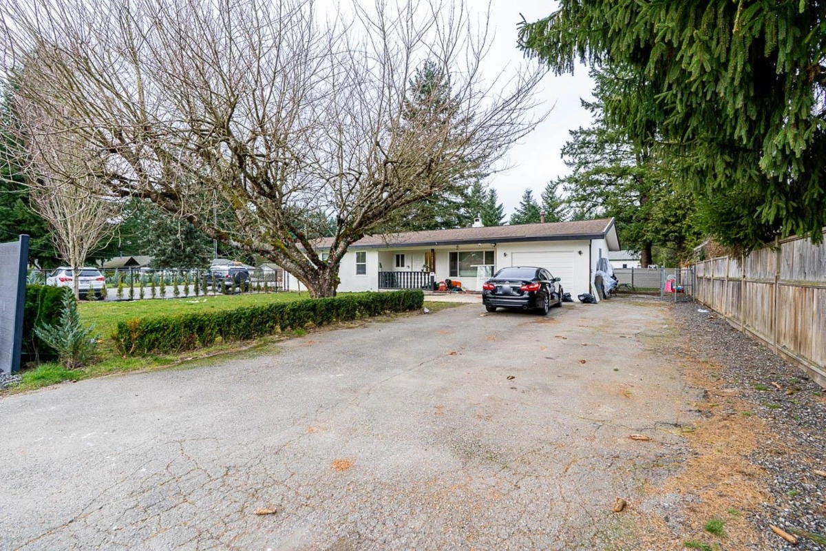 Front Yard Photo of 24095 65 Avenue, Langley, BC
