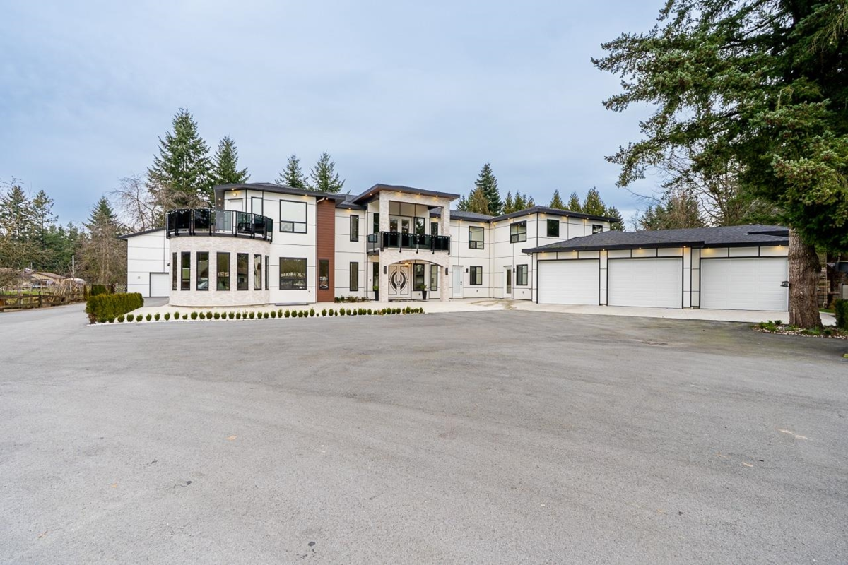 Living Room Photo of 24095 65 Avenue, Langley, BC