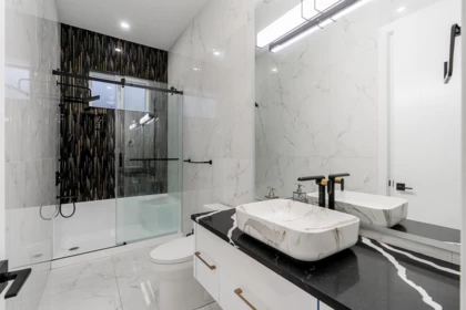 Guest Bathroom Photo of 24095 65 Avenue, Langley, BC