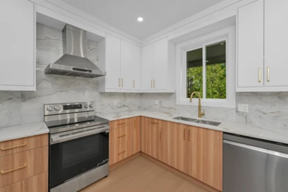 Guest Bathroom Photo of 6 2168 W Vinewood Street, Abbotsford, BC