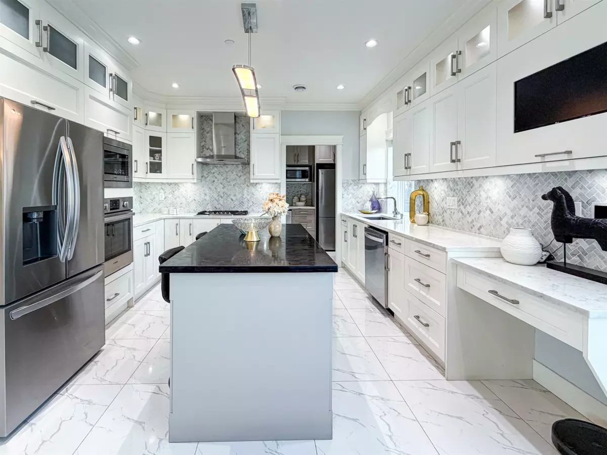 Dining Area Photo of 5626 Elizabeth Street, Vancouver, BC