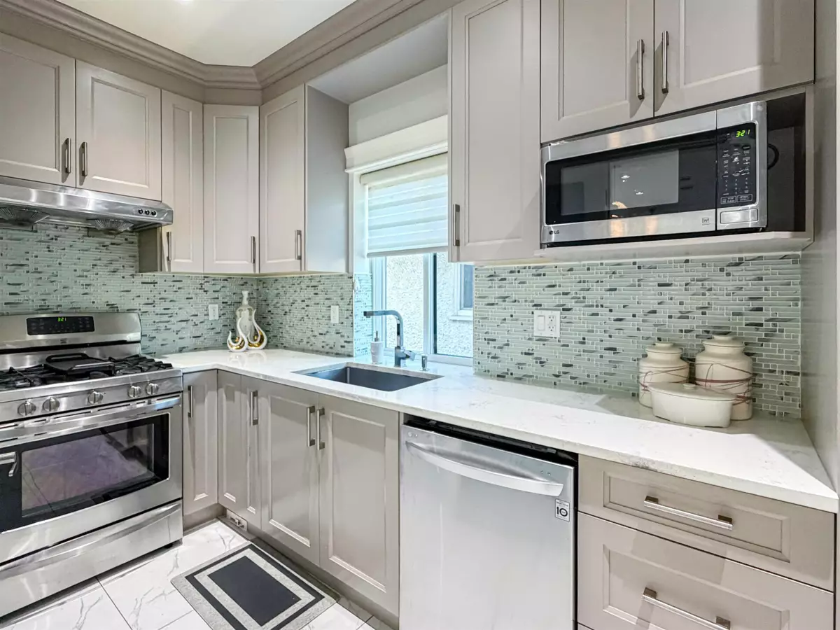 Kitchen Island Photo of 5626 Elizabeth Street, Vancouver, BC