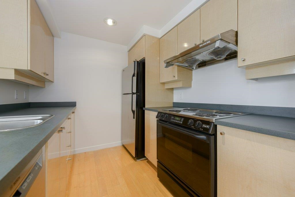 Walk-In Closet Photo of 1901 1008 Cambie Street, Vancouver, BC