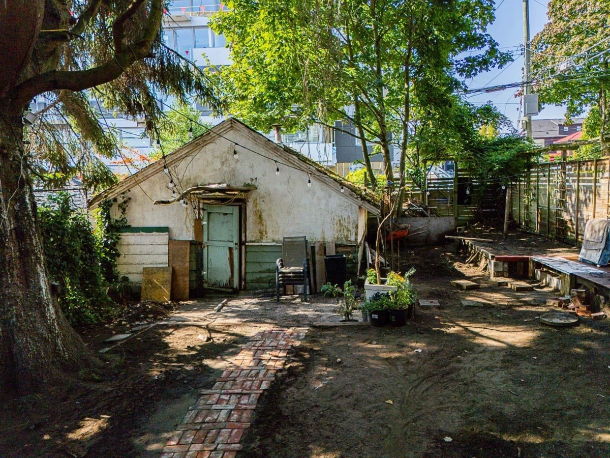 Breakfast Nook Photo of 970 W 64th Avenue, Vancouver, BC
