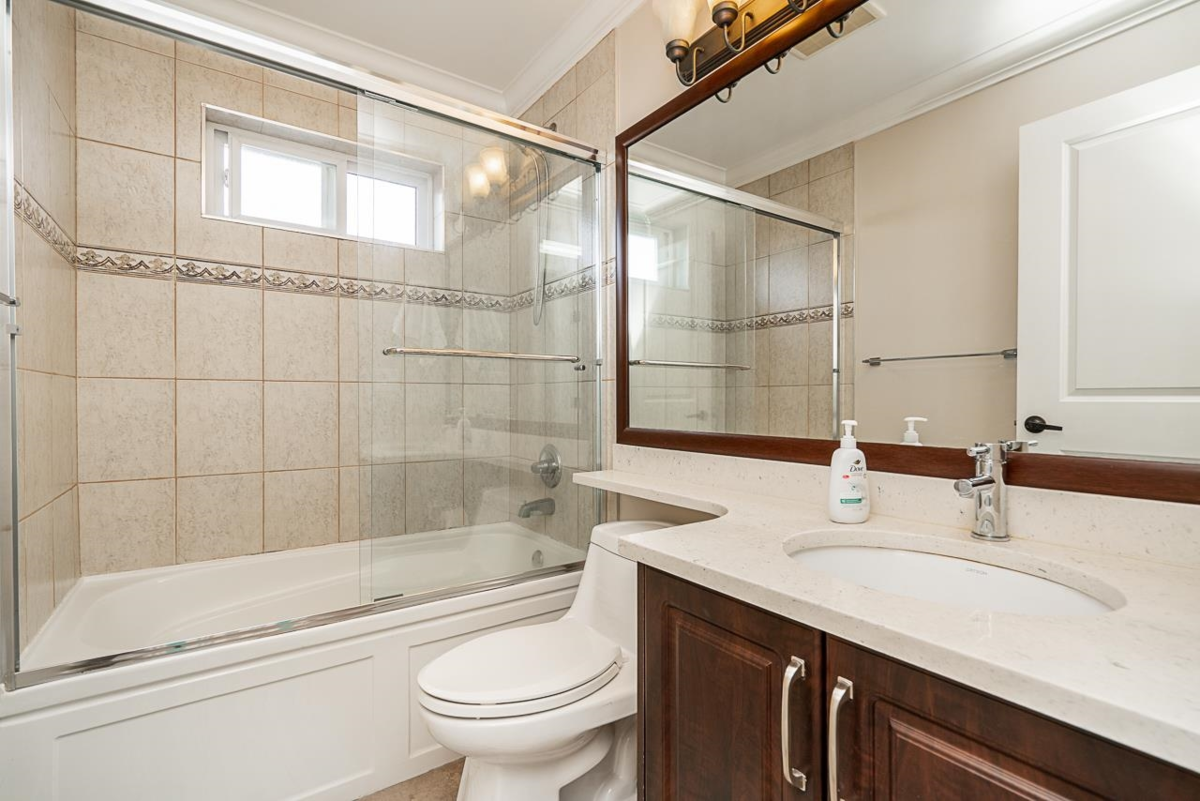 Backyard Photo of 7568 19th Avenue, Burnaby, BC