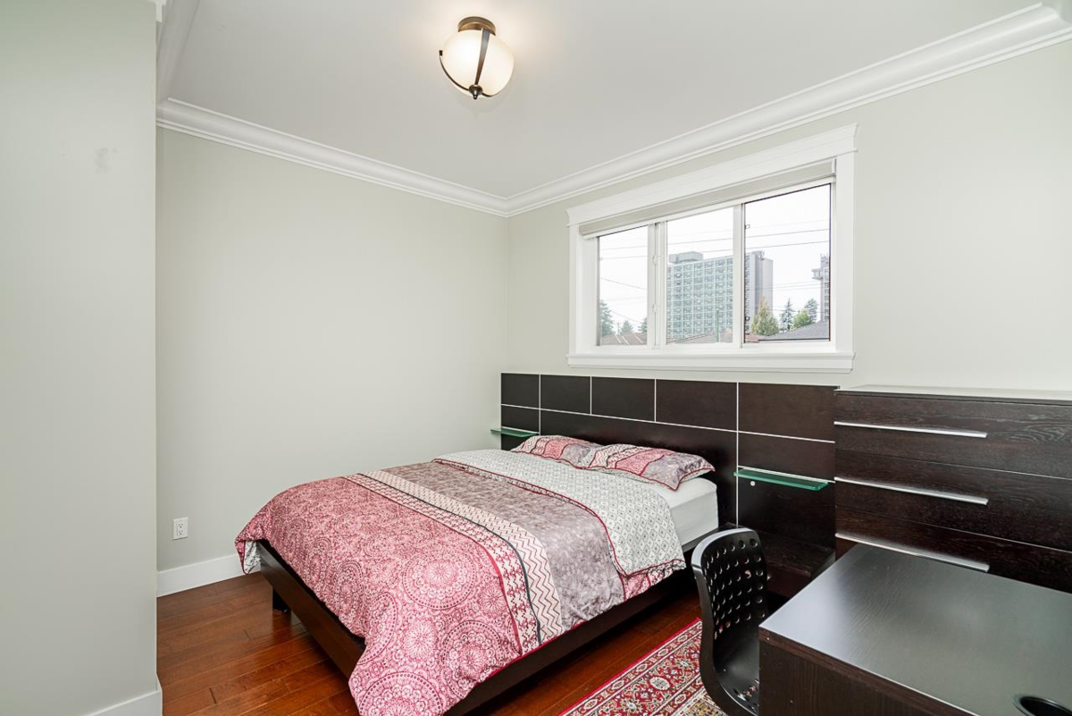 Guest Bathroom Photo of 7568 19th Avenue, Burnaby, BC