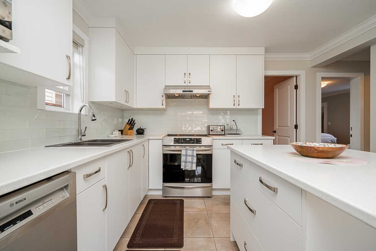 Hallway Photo of 7568 19th Avenue, Burnaby, BC