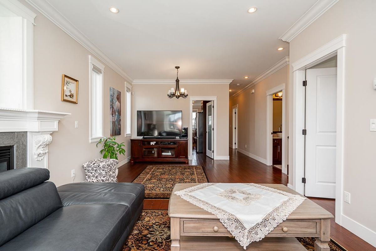 Kitchen Photo of 7568 19th Avenue, Burnaby, BC