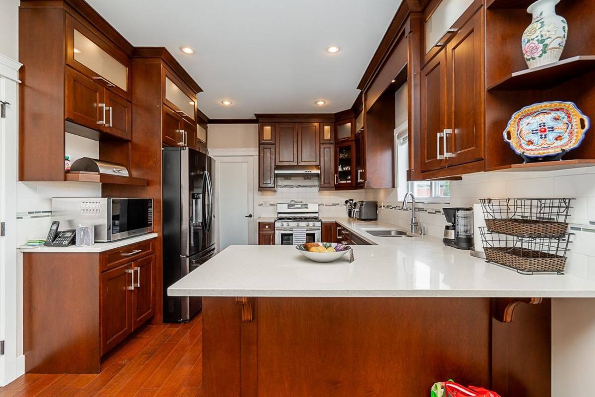 Primary Bedroom Photo of 7568 19th Avenue, Burnaby, BC