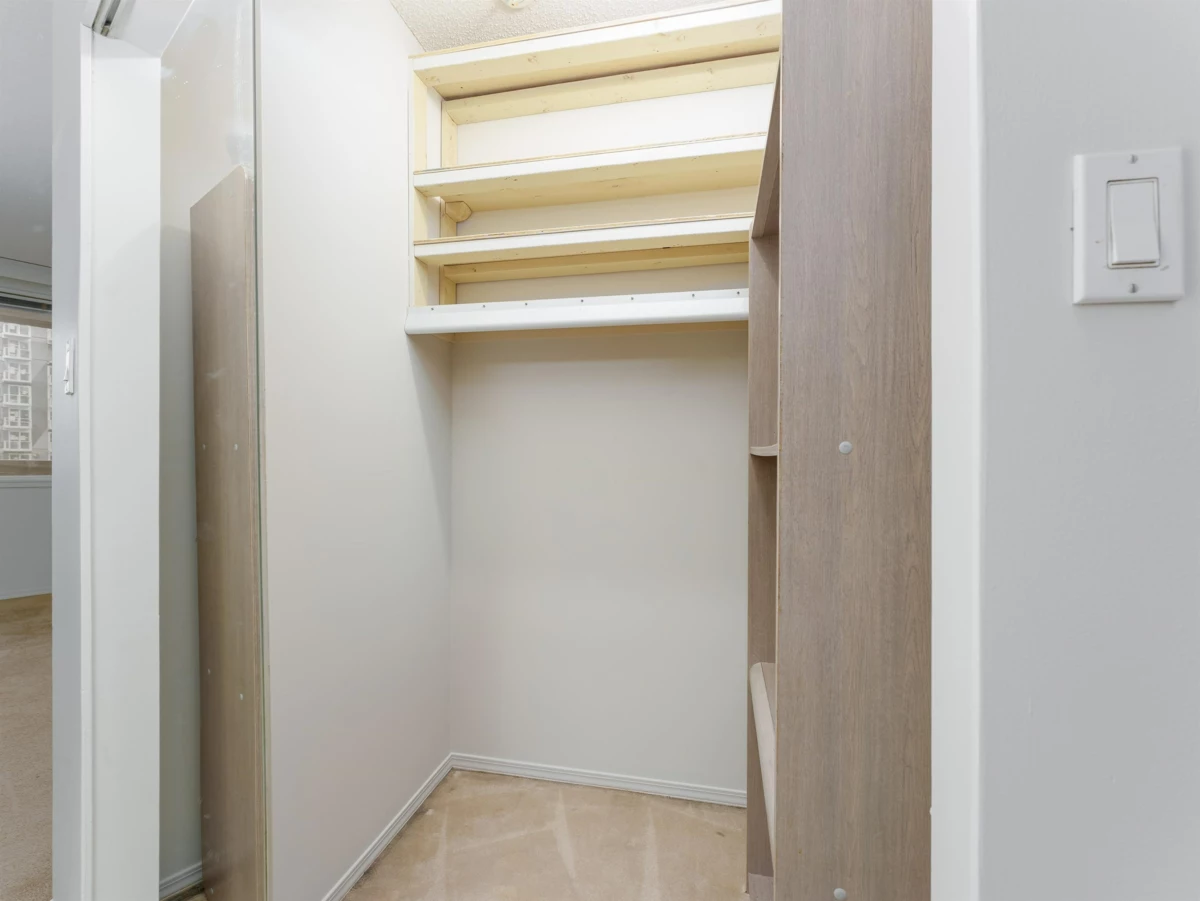 Kitchen Island Photo of 1108 1177 Hornby Street, Vancouver, BC