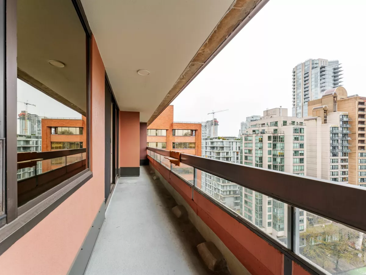 Laundry Room Photo of 1108 1177 Hornby Street, Vancouver, BC