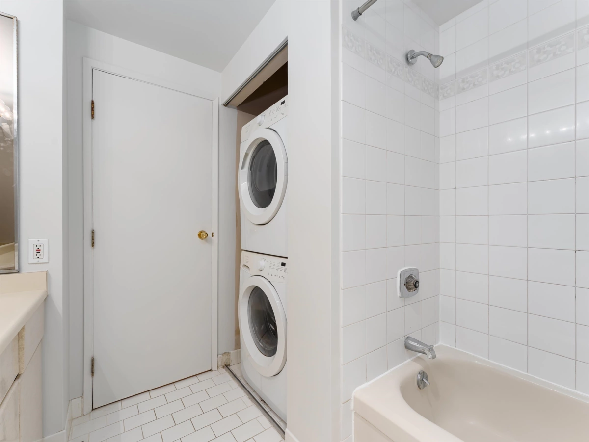 Primary Bathroom Photo of 1108 1177 Hornby Street, Vancouver, BC