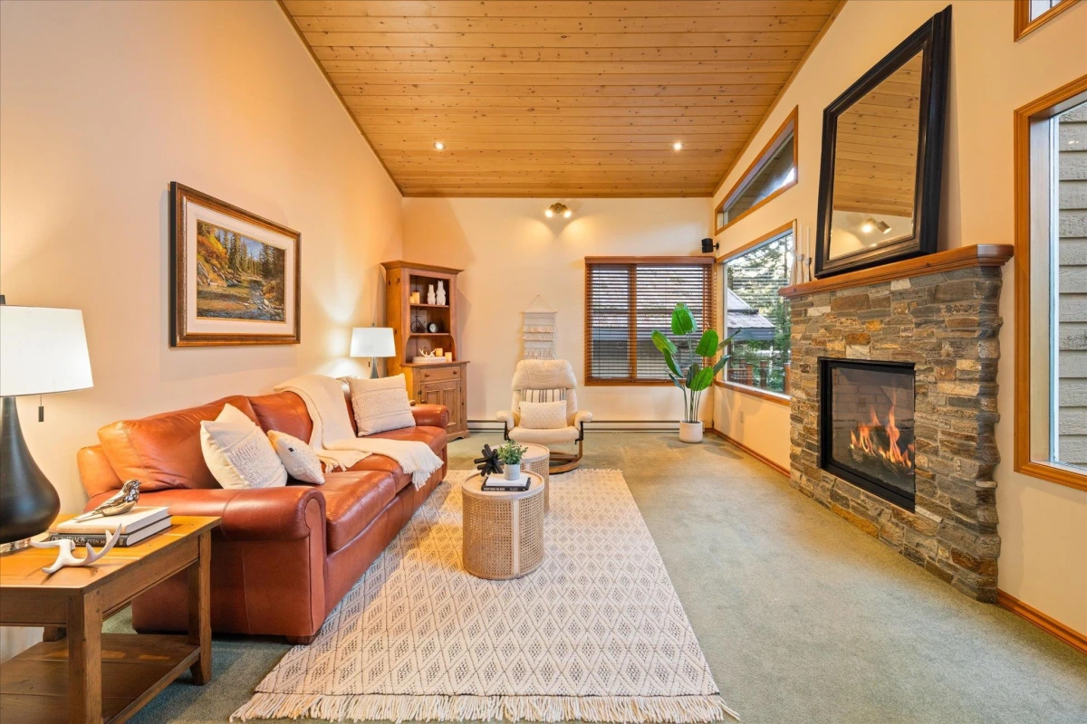 Living Room Photo of 3205 Arbutus Drive, Whistler, BC