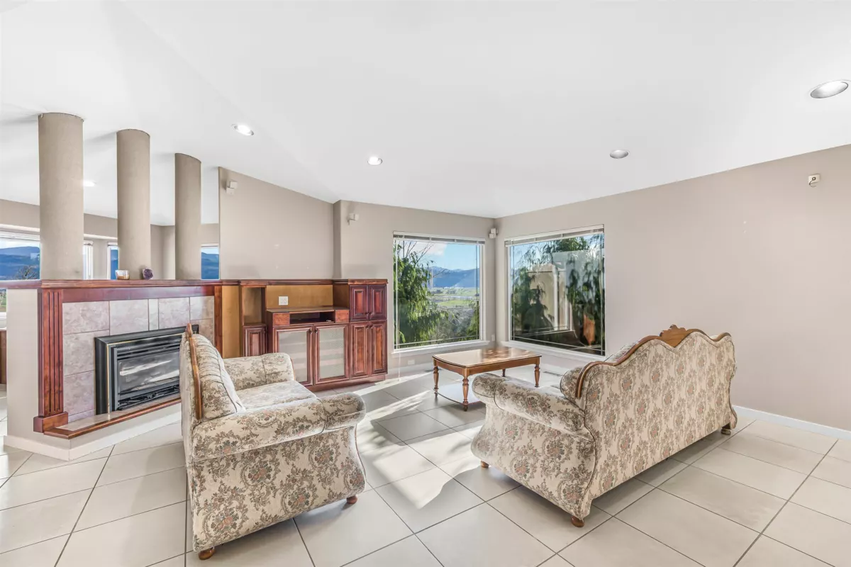 Breakfast Nook Photo of 36111 Spyglass Lane, Abbotsford, BC