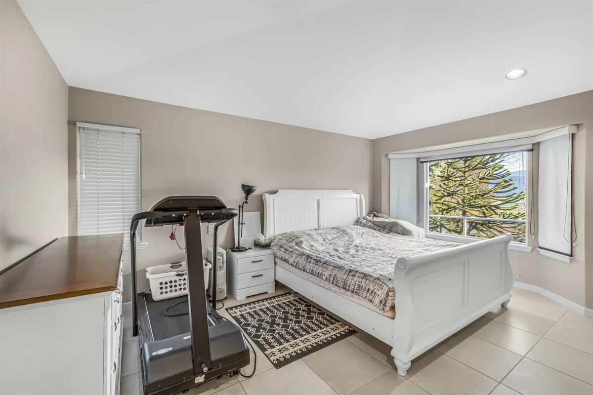 Guest Bathroom Photo of 36111 Spyglass Lane, Abbotsford, BC