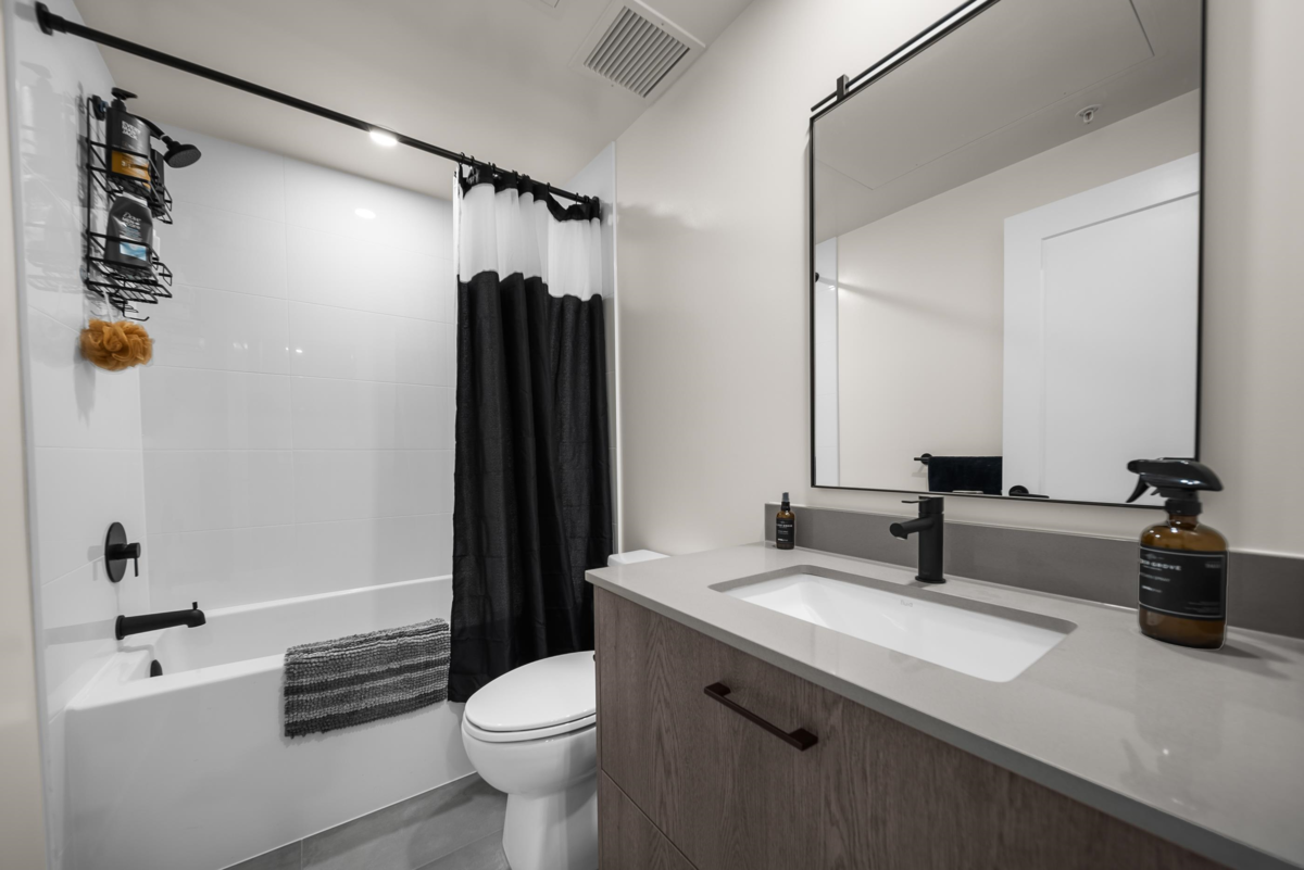 Primary Bathroom Photo of 201 27218 Aldergrove Town Centre Drive, Langley, BC