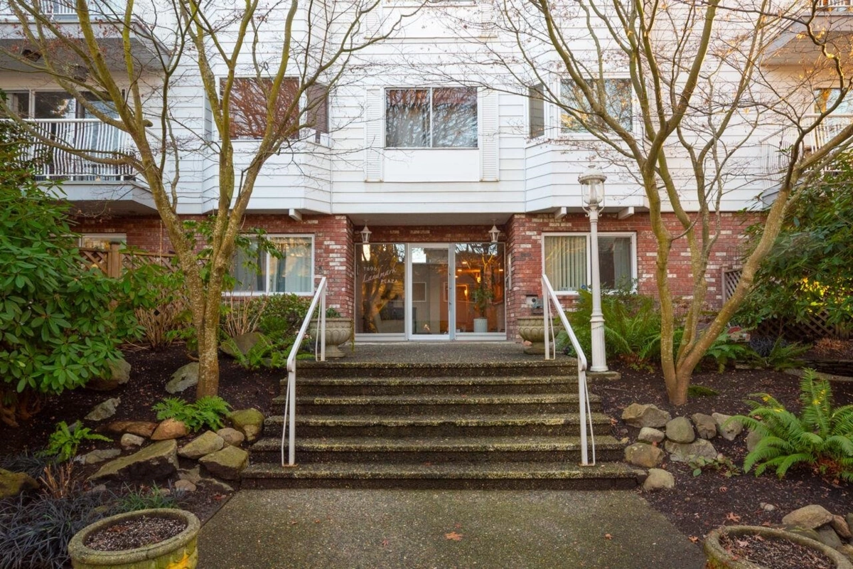 Hot Tub / Spa Photo of 203 1696 W 10th Avenue, Vancouver, BC