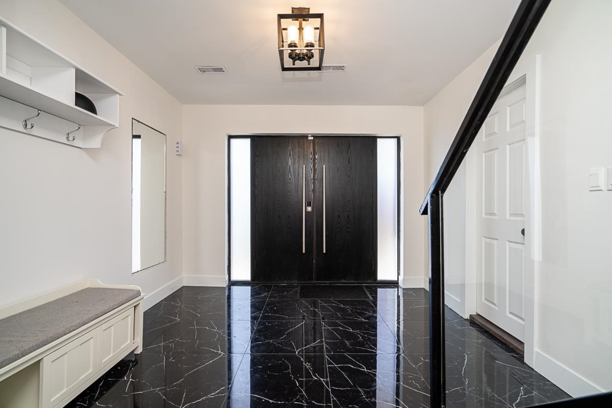 Backyard Photo of 220 N Grosvenor Avenue, Burnaby, BC