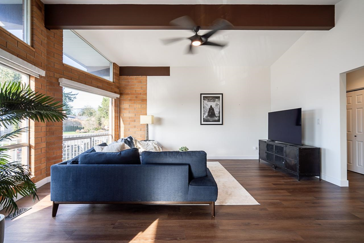 Dining Area Photo of 220 N Grosvenor Avenue, Burnaby, BC