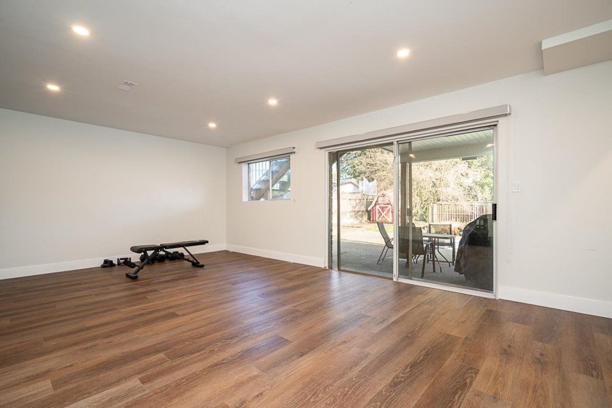 Entry Foyer Photo of 220 N Grosvenor Avenue, Burnaby, BC