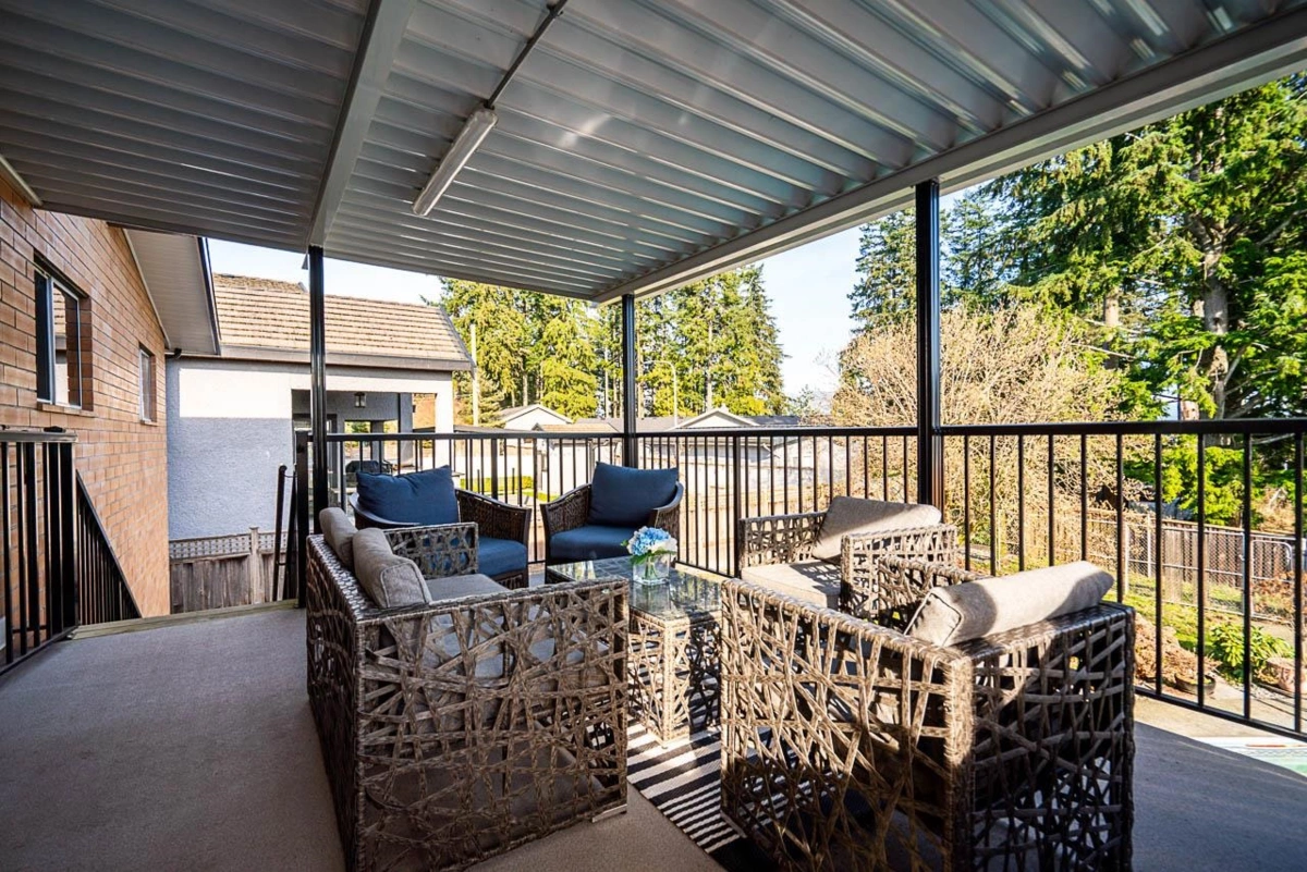 Front Yard Photo of 220 N Grosvenor Avenue, Burnaby, BC