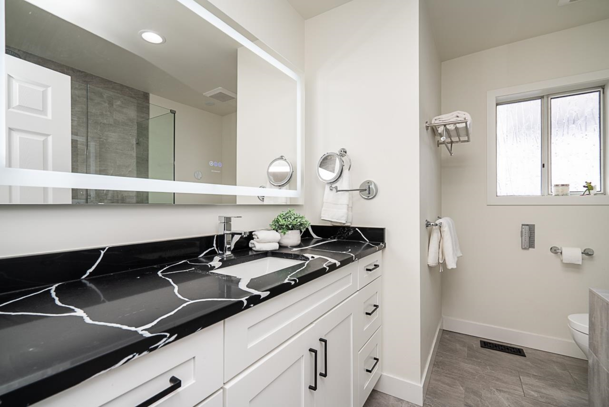 Hallway Photo of 220 N Grosvenor Avenue, Burnaby, BC