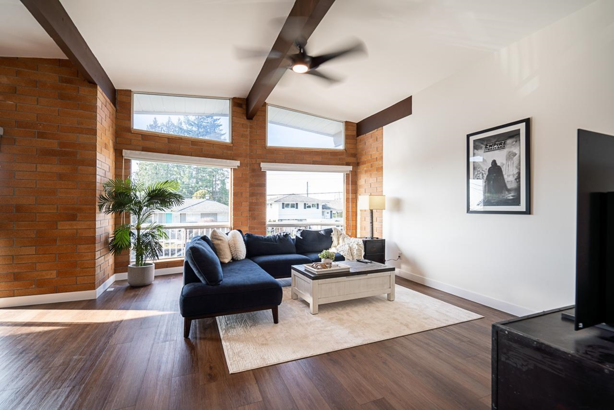 Living Room Photo of 220 N Grosvenor Avenue, Burnaby, BC