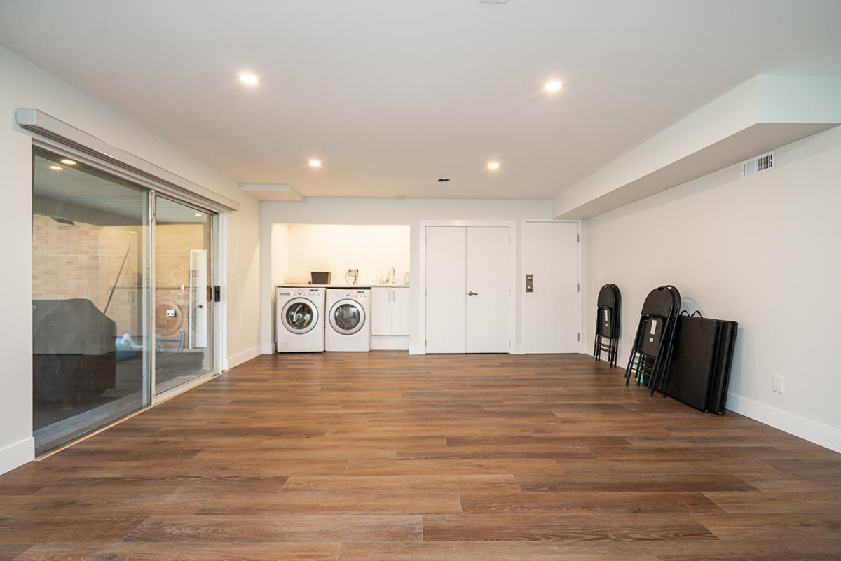 Mudroom Photo of 220 N Grosvenor Avenue, Burnaby, BC