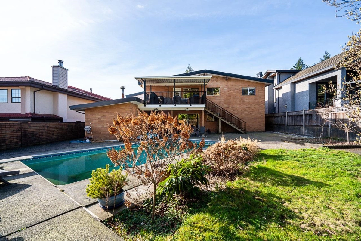 Outdoor Kitchen Photo of 220 N Grosvenor Avenue, Burnaby, BC