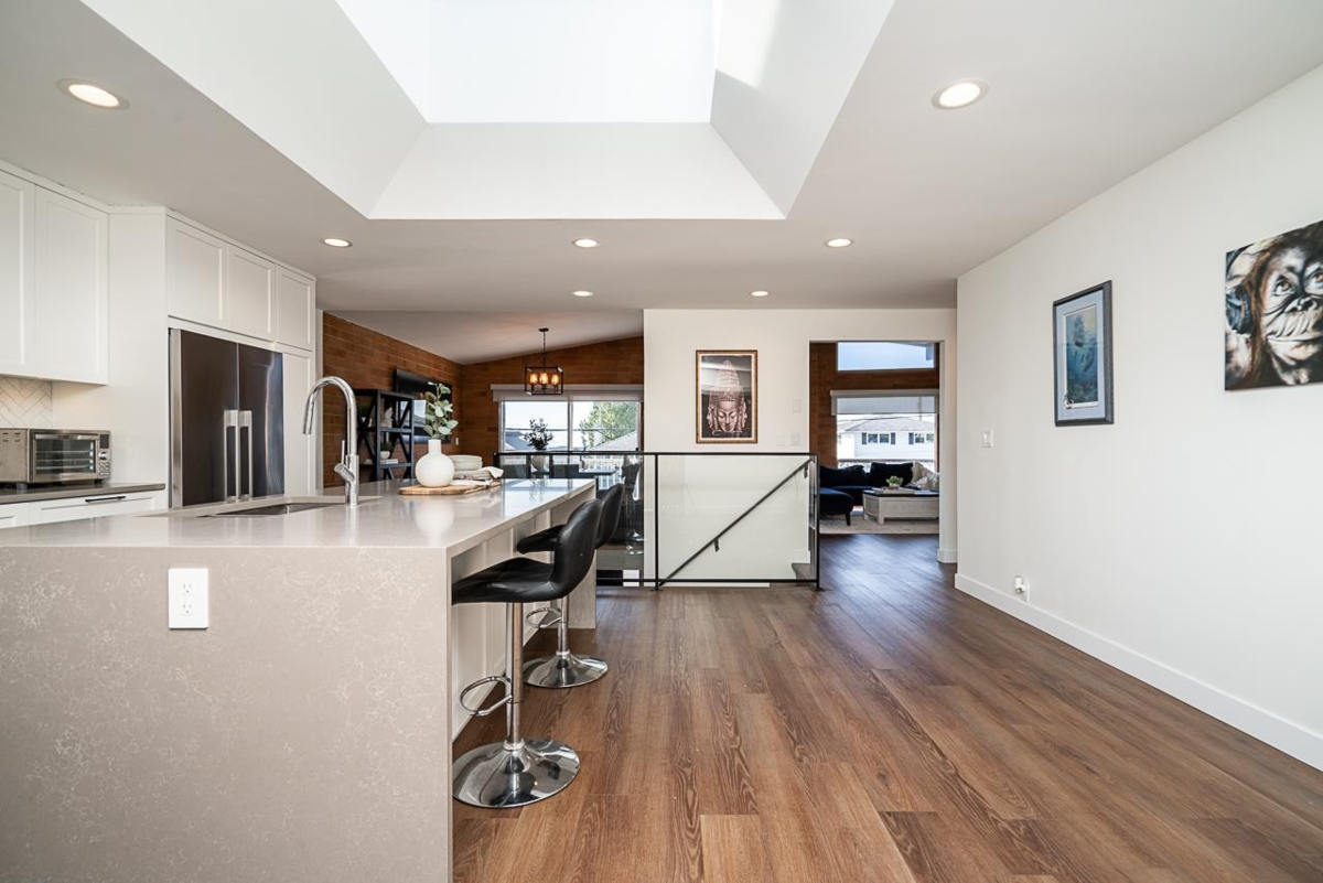 Primary Bathroom Photo of 220 N Grosvenor Avenue, Burnaby, BC